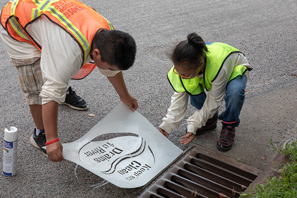 Storm drain stencil volunteers