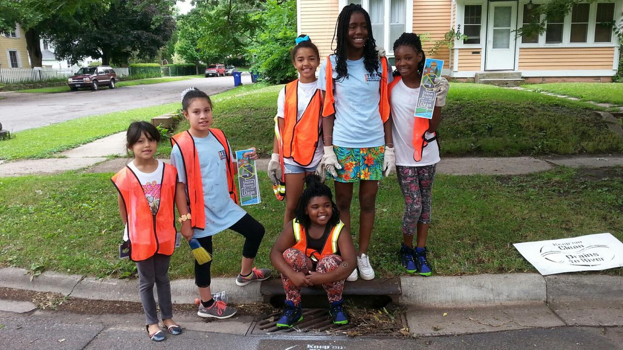 Smiling group of students who helped reduce river pollution.