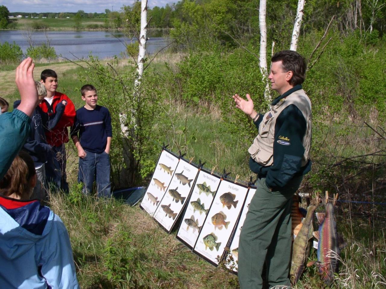 Roland Sigurdson teaches youth about fish and the wonders of the Mississippi River. Roland Sigurdson teaches youth about fish and the wonders of the Mississippi River.