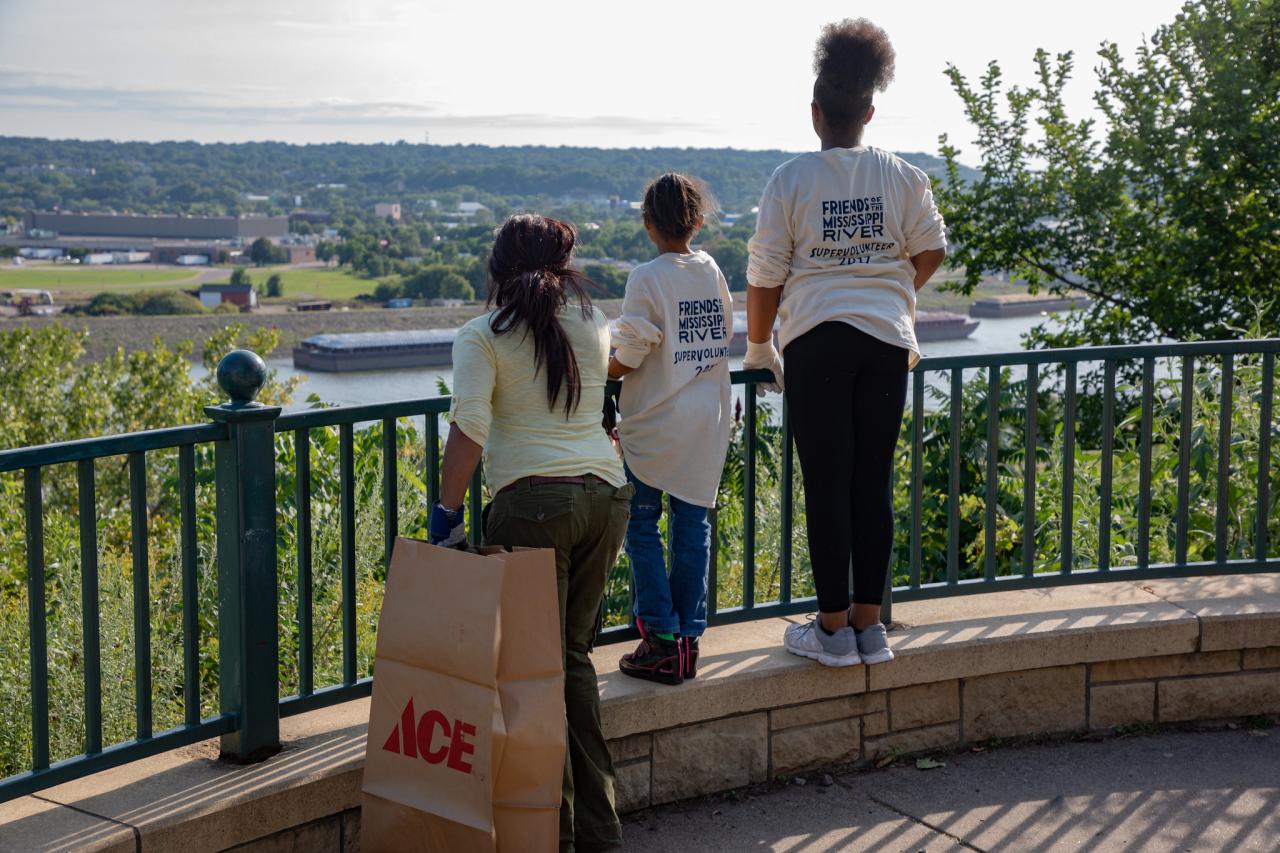 Volunteers at Mounds Park