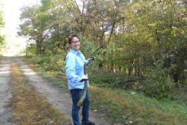 Volunteer Michelle with buckthorn at the 2021 brush haul