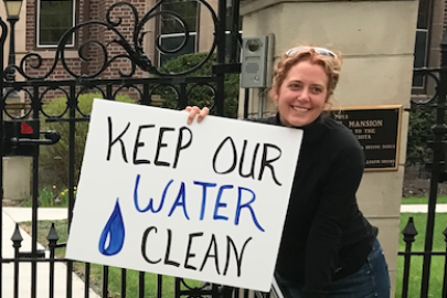 Clean water advocates remind Gov. Dayton to stay strong at the Governor's Residence.