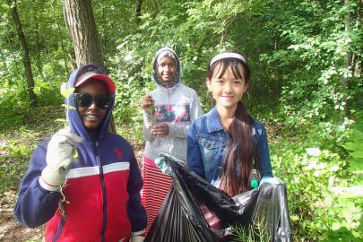 Students remove garlic mustard from the Mississippi River gorge in Minneapolis