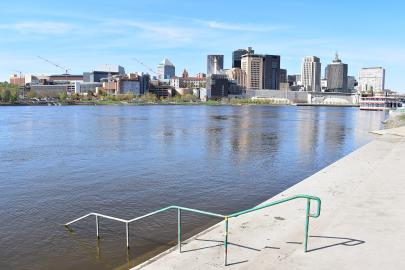 Flooded river at Harriet Island