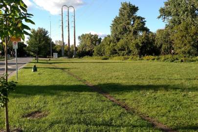Nicollet Island open lot, before prairie restoration