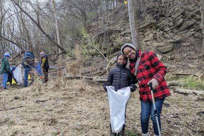Volunteers pick up litter in the Mississippi River Gorge
