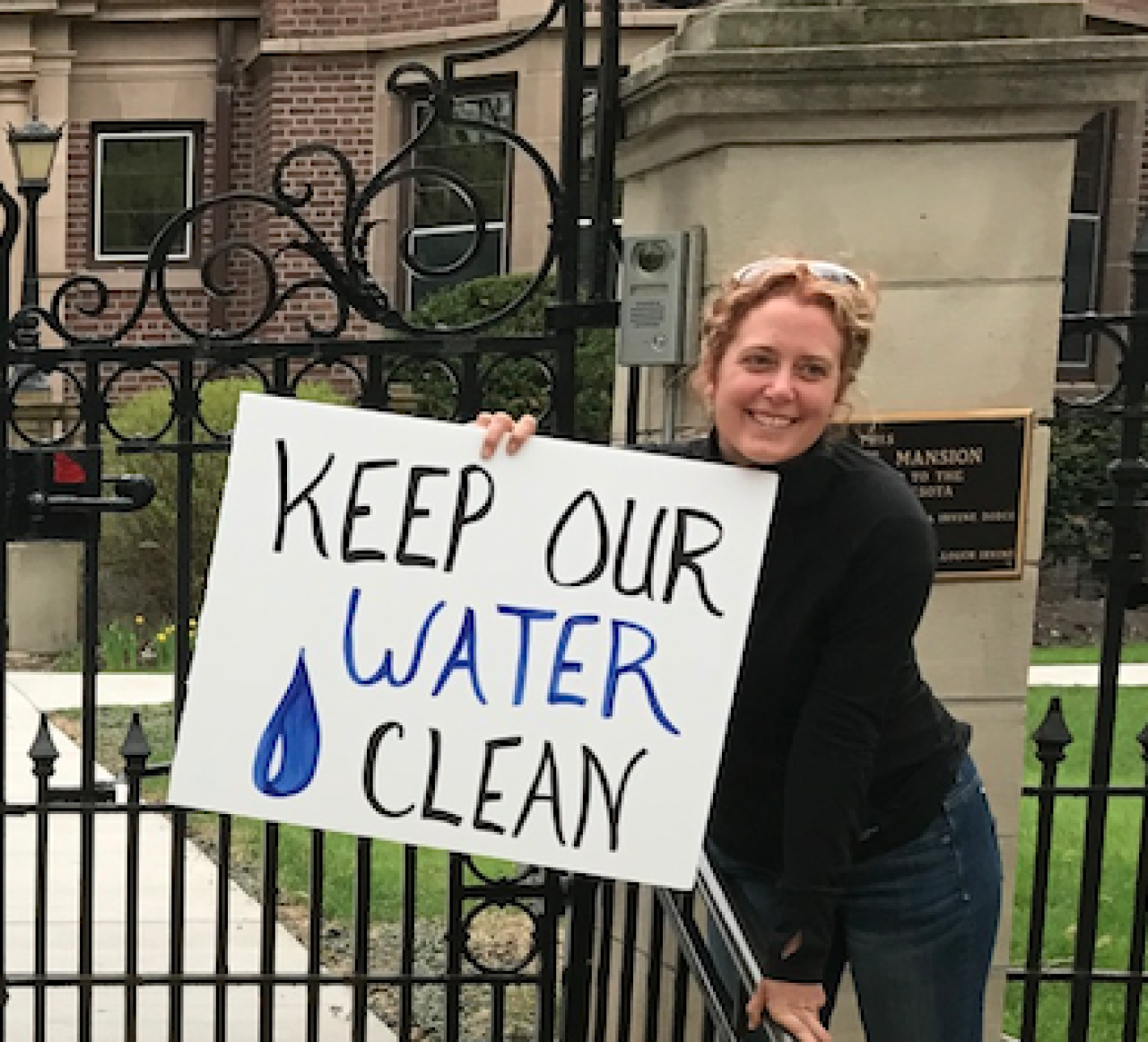 Clean water advocates remind Gov. Dayton to stay strong at the Governor's Residence.